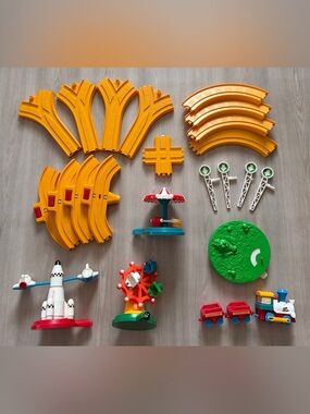 1986 DISNEY DISNEYLAND "PLAYMATES" TOY TRAIN SET - Incomplete